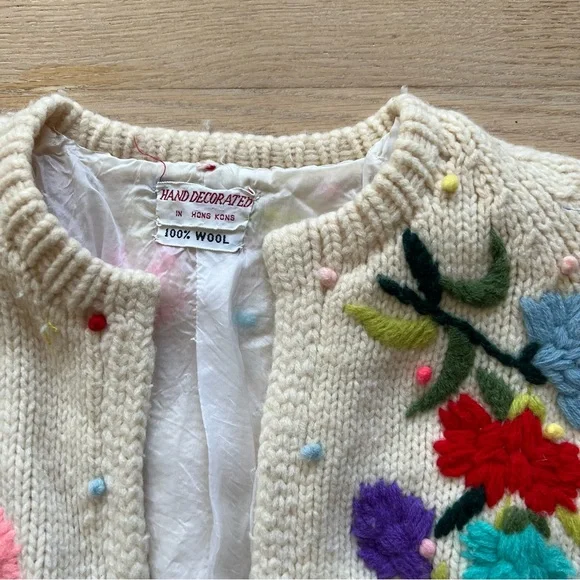 SOLD! ⏹️ - GORGEOUS Vintage Knit Embellished Cardigan! - Picture 8 of 10